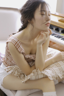 善良的漂亮女秘书