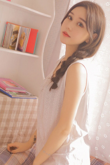 美女光屁股